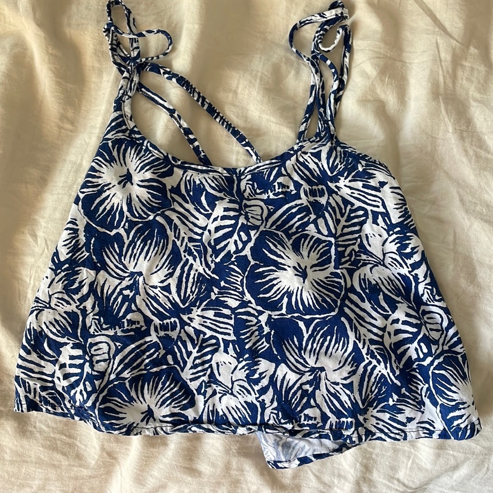 Hollister tank